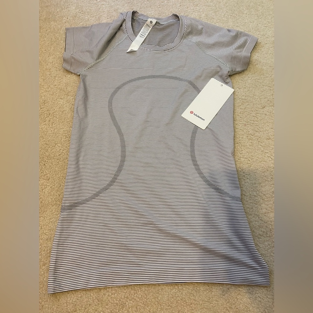 Lululemon swiftly tech short sleeve 2.0. Black and white stripe. Size 6. NWT!